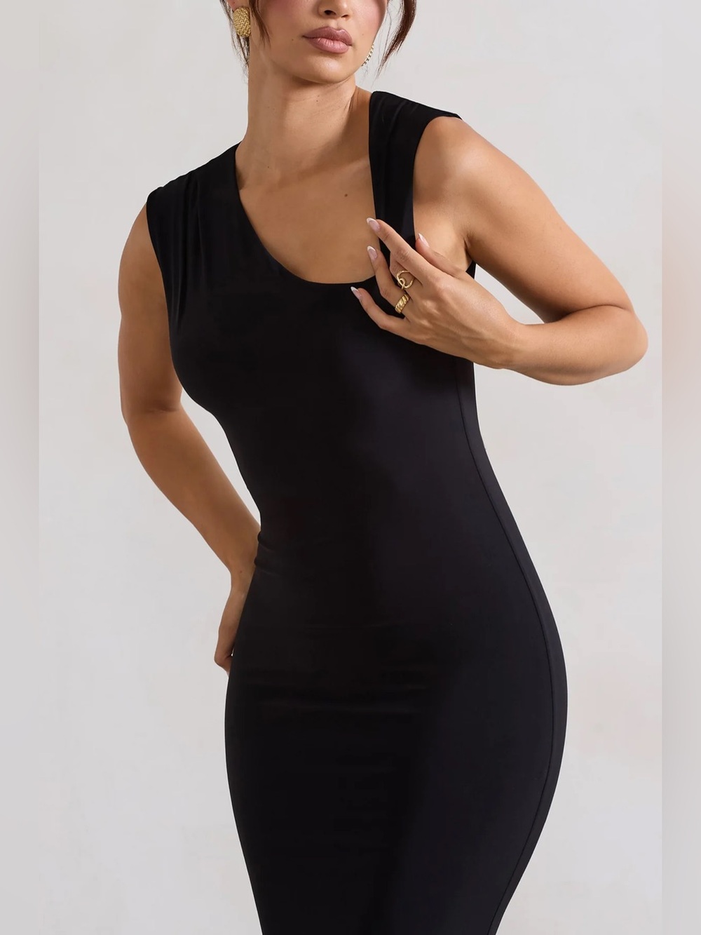 BEHIND THE SCENES
Black Sleeveless Cut-Out Maxi Dress - Picture 3 of 6